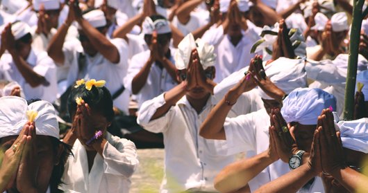 Bali's people praying